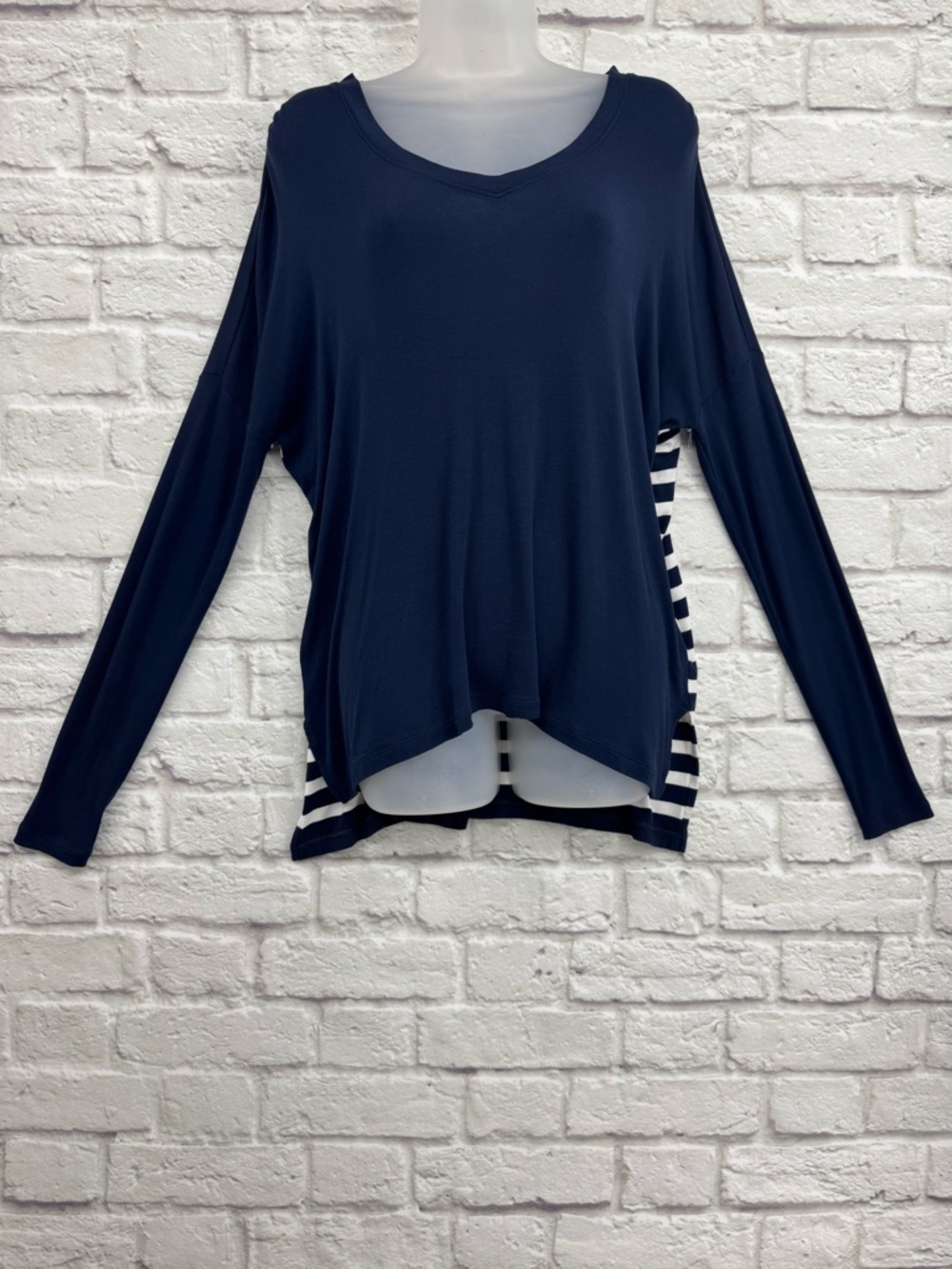 Cabi Striped Back Top XS Navy V-Neck Long Sleeve Hi Low Casual Chic Nautical Tee